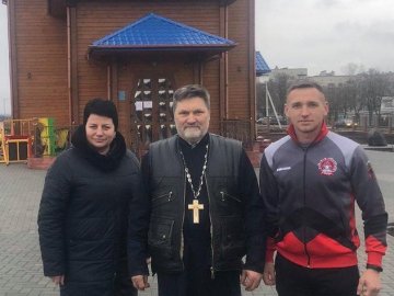 Бійцям «Світязя» передали на Схід смаколики з Волині, а ті вгощали волонтерів борщем. ФОТО