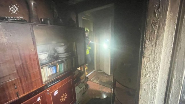 У Луцьку під час пожежі в квартирі вогнеборці врятували чотирьох людей