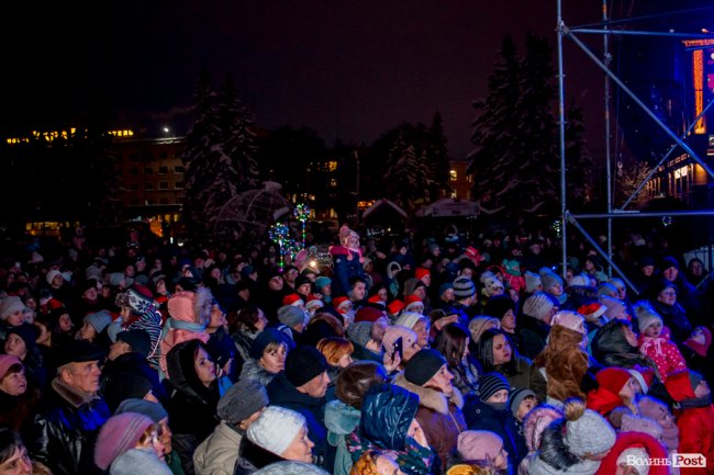 У Луцьку урочисто засвітили головну ялинку міста. ФОТО