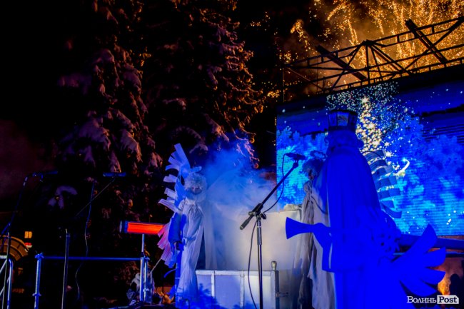 У Луцьку урочисто засвітили головну ялинку міста. ФОТО