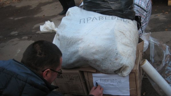 Волинські волонтери передали бійцям Маріуполя сало та теплі речі. ФОТО. ВІДЕО