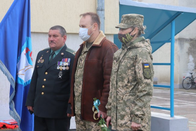 На фасаді волинської школи встановили меморіальну дошку загиблому воїну АТО. ФОТО