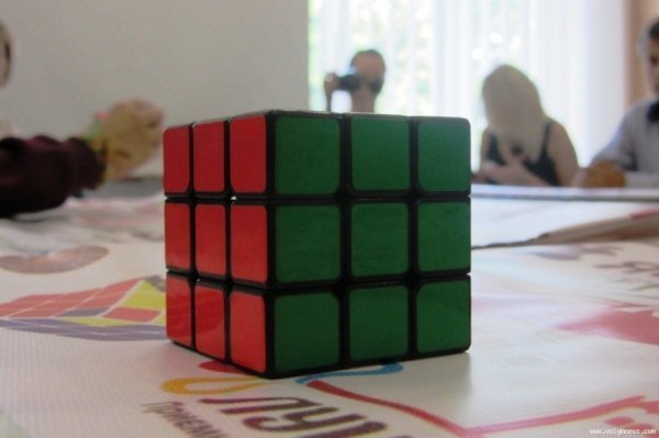 У Луцьку кубик Рубіка збиратимуть ногами. ФОТО