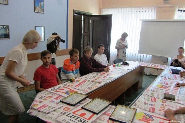 У Луцьку кубик Рубіка збиратимуть ногами. ФОТО