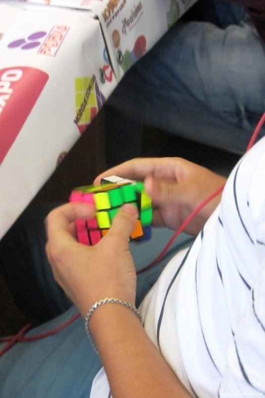 У Луцьку кубик Рубіка збиратимуть ногами. ФОТО