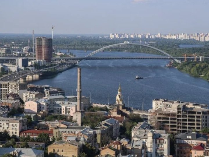 У Києві готують понтонні переправи й тунель під Дніпром на випадок пошкодження мостів