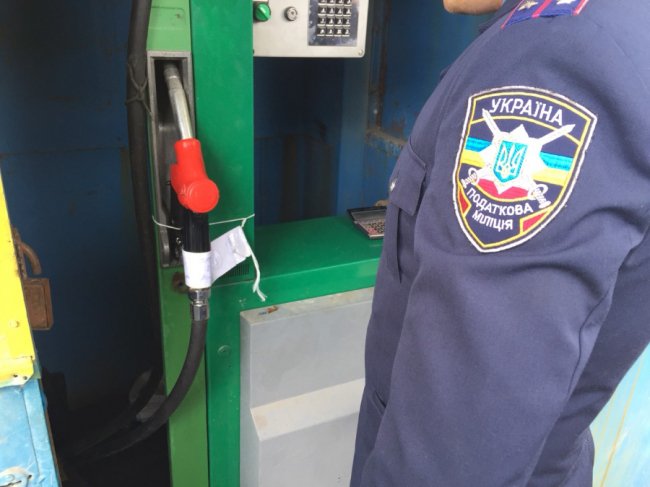У селищі на Волині викрили підпільну заправку. ФОТО