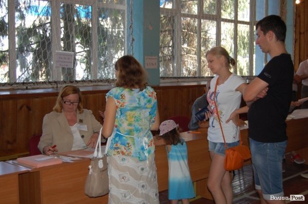 Вибори у Луцьку йдуть «повним ходом». ФОТО 