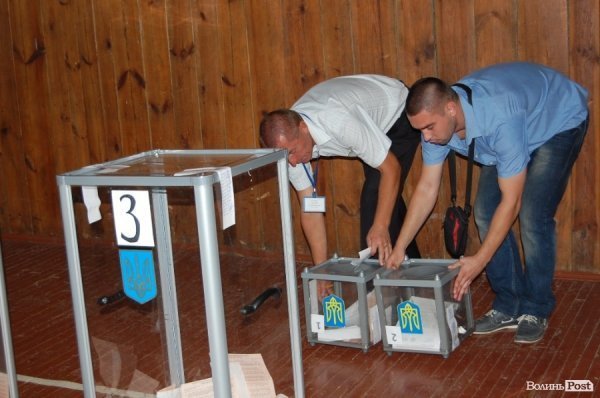 Вибори у Луцьку йдуть «повним ходом». ФОТО 