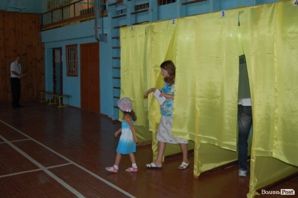 Вибори у Луцьку йдуть «повним ходом». ФОТО 