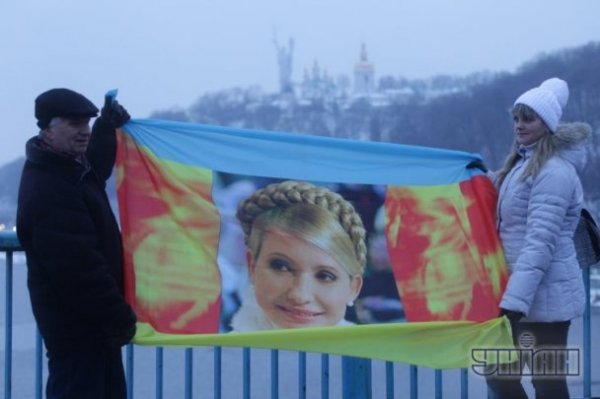 Як у Києві з'єднували Україну посеред Дніпра. ФОТО