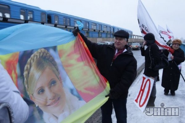 Як у Києві з'єднували Україну посеред Дніпра. ФОТО