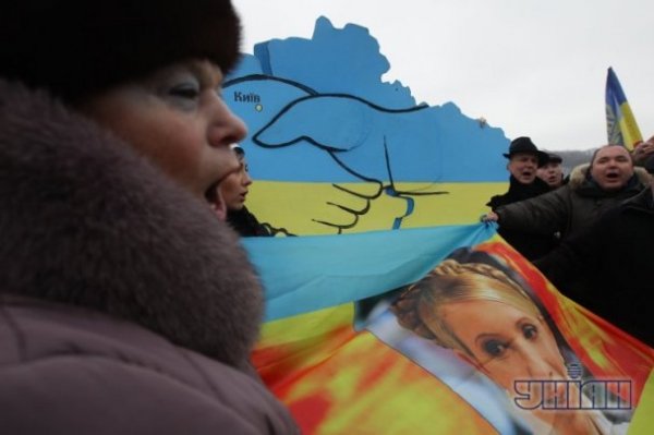 Як у Києві з'єднували Україну посеред Дніпра. ФОТО