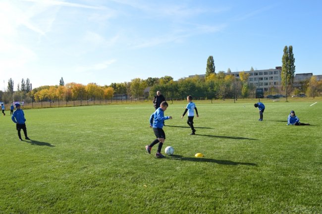 У Ковелі відкрили найбільше на Волині футбольне поле зі штучним покриттям. ФОТО