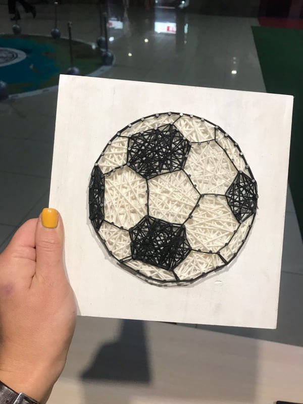 Вчителька з села під Луцьком створює шедеври із цвяхів та ниток. ФОТО