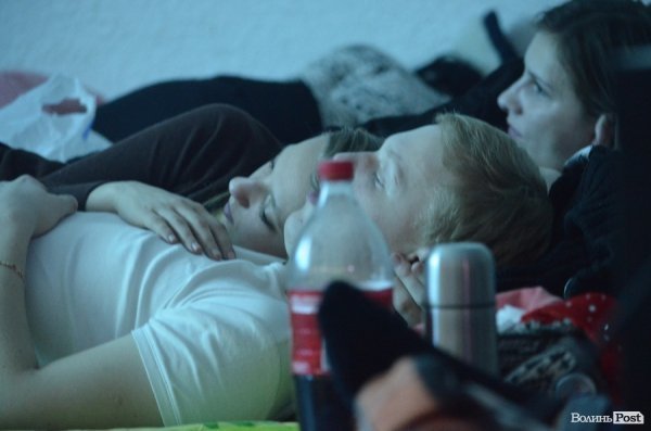 Як лучани всю ніч дивилися новорічні фільми. ФОТО 