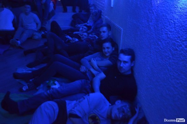 Як лучани всю ніч дивилися новорічні фільми. ФОТО 