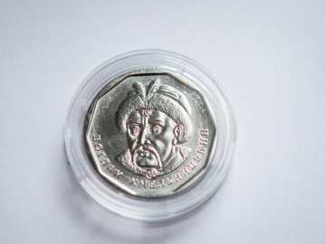 Відсьогодні в Україні вводять в обіг нові банкноти та монети  