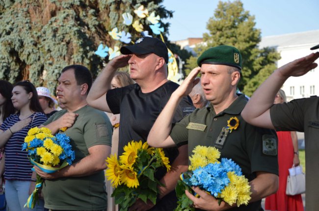 Вони назавжди в наших серцях: у Луцьку вшанували пам’ять загиблих Героїв. ФОТО