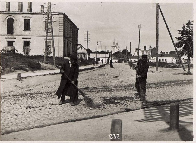 Кав’ярня Ройтера, ресторан «Під стріхою» і драматичний театр