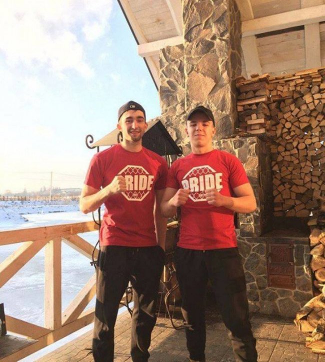 ЗМІ ідентифікували молодиків, які пікетували СБУ