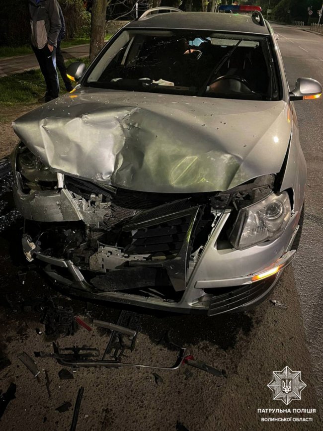 У Луцьку водій скоїв ДТП та пошкодив три припарковані авто. ФОТО