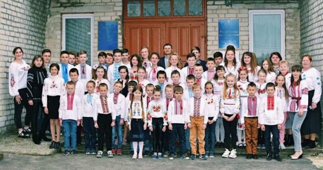 Директор школи з Волині воює разом зі своїми колишніми учнями. ФОТО