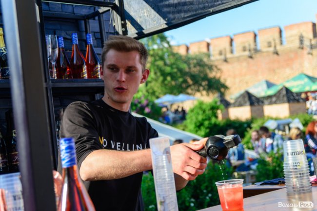 Локація-«магніт»: як ігристий напій додавав святкового настрою на Lutsk Food Fest. ФОТО*