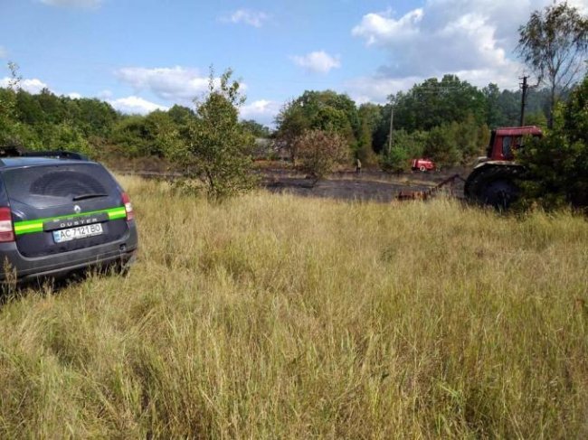 На Волині через підпал трави згоріло два будинки. ФОТО
