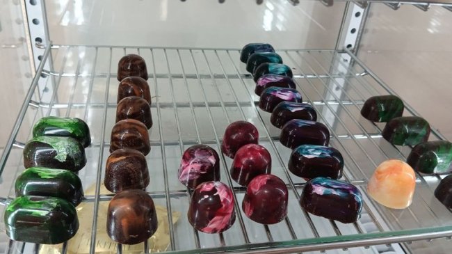 21 вид солодощів: волинянка виготовляє крафтовий шоколад та цукерки без цукру. ФОТО, ВІДЕО