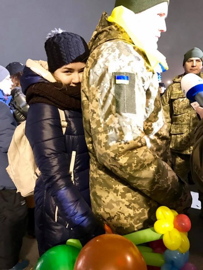 Фото зустрічі звільненого з полону волинянина