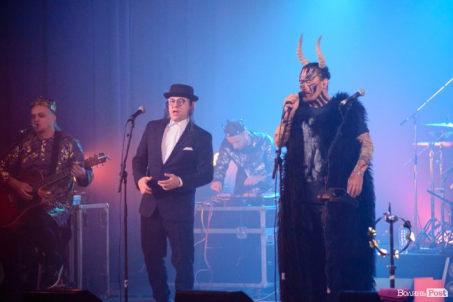 Гурт «Танок на Майдані Конґо» приїхав у Луцьк із вертепом. ФОТО