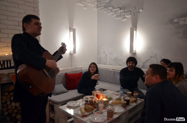 «Я+Ти»: у Луцьку в романтичній атмосфері святкували День закоханих