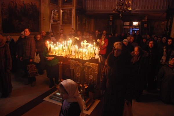 У луцькій церкві святять воду. ФОТО