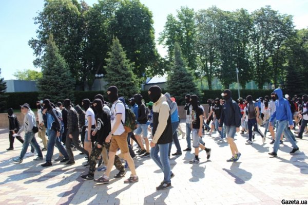 Ультрас домоглися бути на стадіоні під час Кубка. ФОТО. ВІДЕО