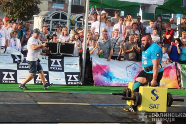 Збірна України зі стронгмену у Луцьку перемогла збірну Європи. ФОТО