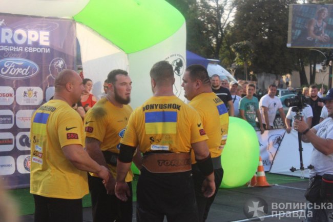 Збірна України зі стронгмену у Луцьку перемогла збірну Європи. ФОТО