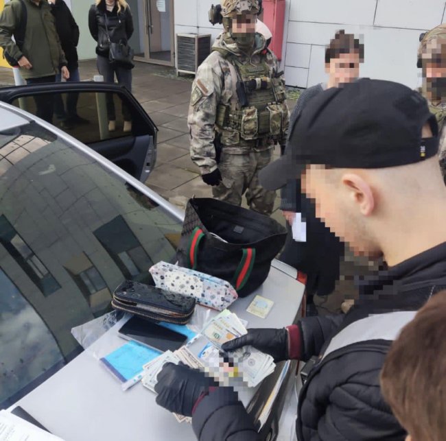 Керівницю благодійного фонду в Луцьку підозрюють в організації незаконного перетину кордону військовозобов'язаними