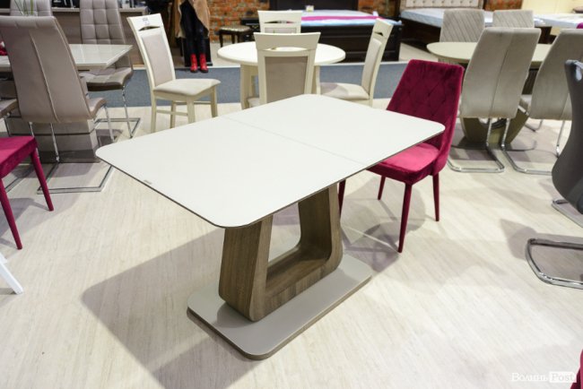 У Новий рік – із новими меблями: у луцькому торговому центрі «Нова Маркет» – знижки на столи і дивани. ФОТО*