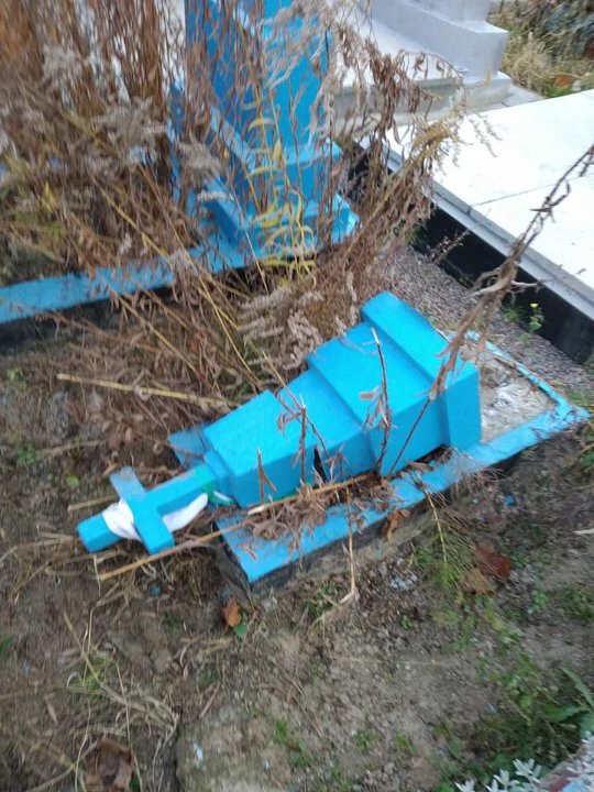 На Волині вандали поглумилися над могилами. ФОТО