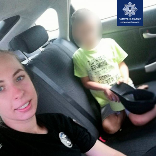 У Луцьку патрульні допомогли хлопчику, який загубився. ФОТО