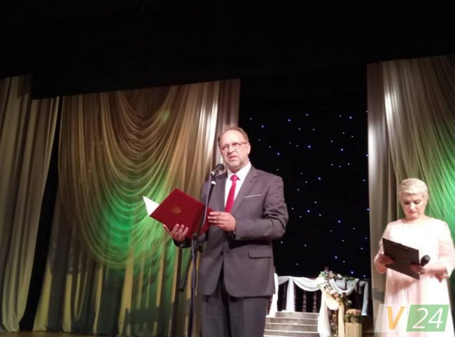 Вальс та благословення від батьків: випускний у луцькій гімназії №4. ФОТО