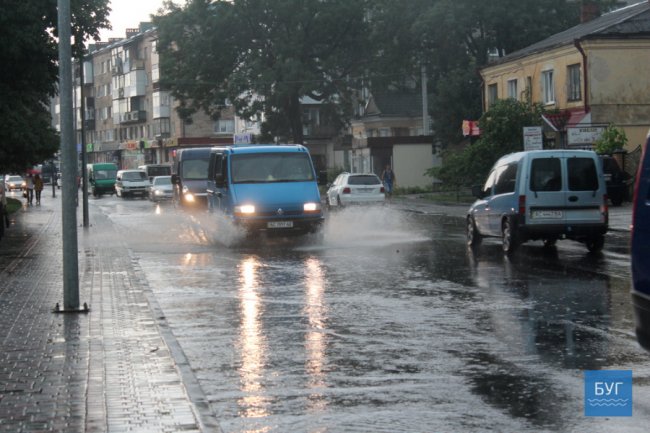 Володимир-Волинський затопило через зливу. ФОТО