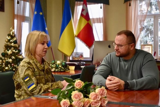 Поліщук зустрівся з лучанкою Людмилою Кравчук, яка понад пів року перебувала у російському полоні