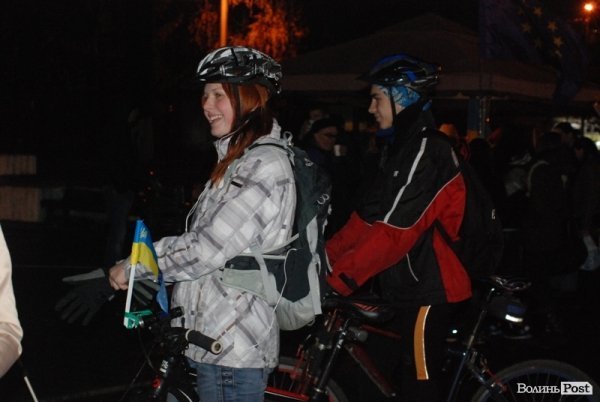 У Луцьку відбувся авто-, велопробіг в підтримку Євромайдану. ФОТО