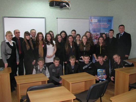 У Луцьку діти вчать дітей не бавитися з сірниками. ФОТО