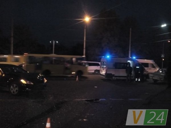 Ааварія в Луцьку: «Мерседес» врізався у «Москвича» з дітьми. ФОТО