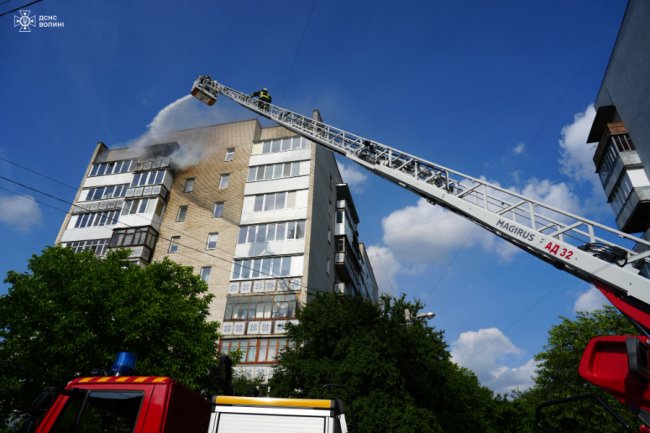 У Луцьку горіла квартира в багатоповерхівці. ФОТО, ВІДЕО