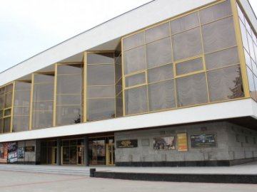 Лучани зможуть витратити «вакцинаційну» тисячу в драмтеатрі