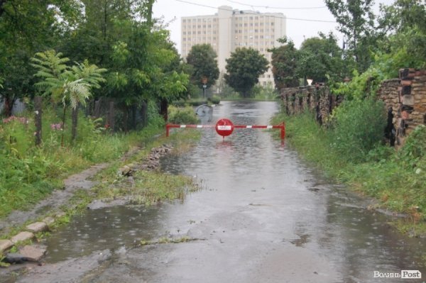 У Луцьку не вщухає стихія. ФОТО. ВІДЕО
